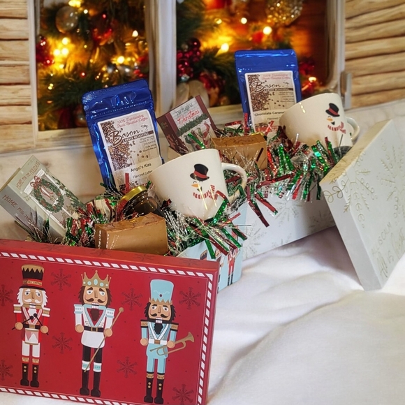 GINGERBREAD GARLAND GIFTING BOXES - Picture 2 of 2